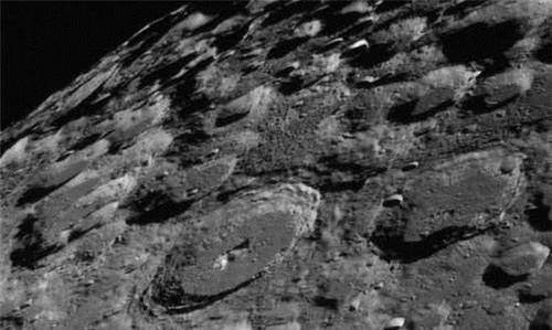 月球背面飞机残骸图片