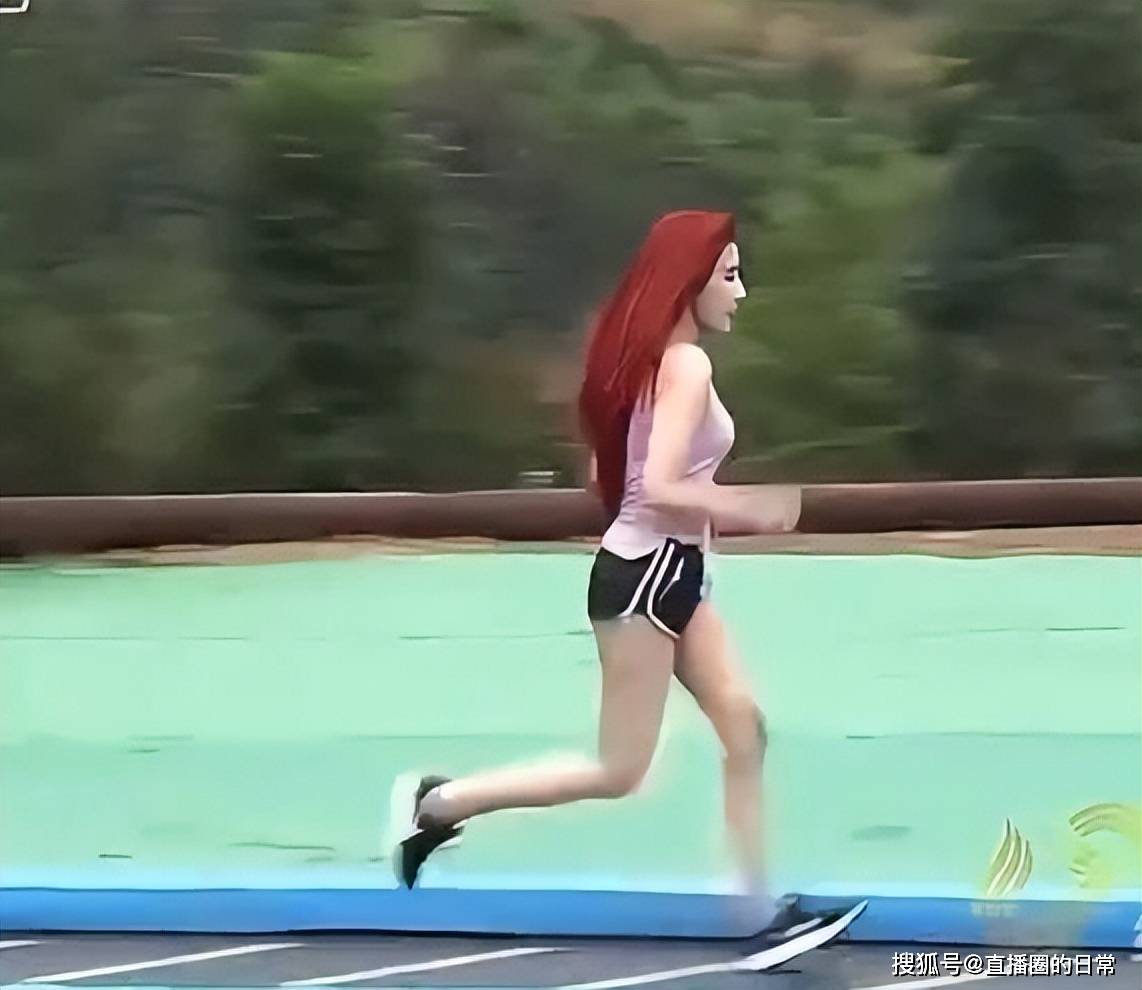 原创            女主播乔妹参加《快乐向前冲》落水，因卡裆被恶意截图评论-快乐向前冲老选手