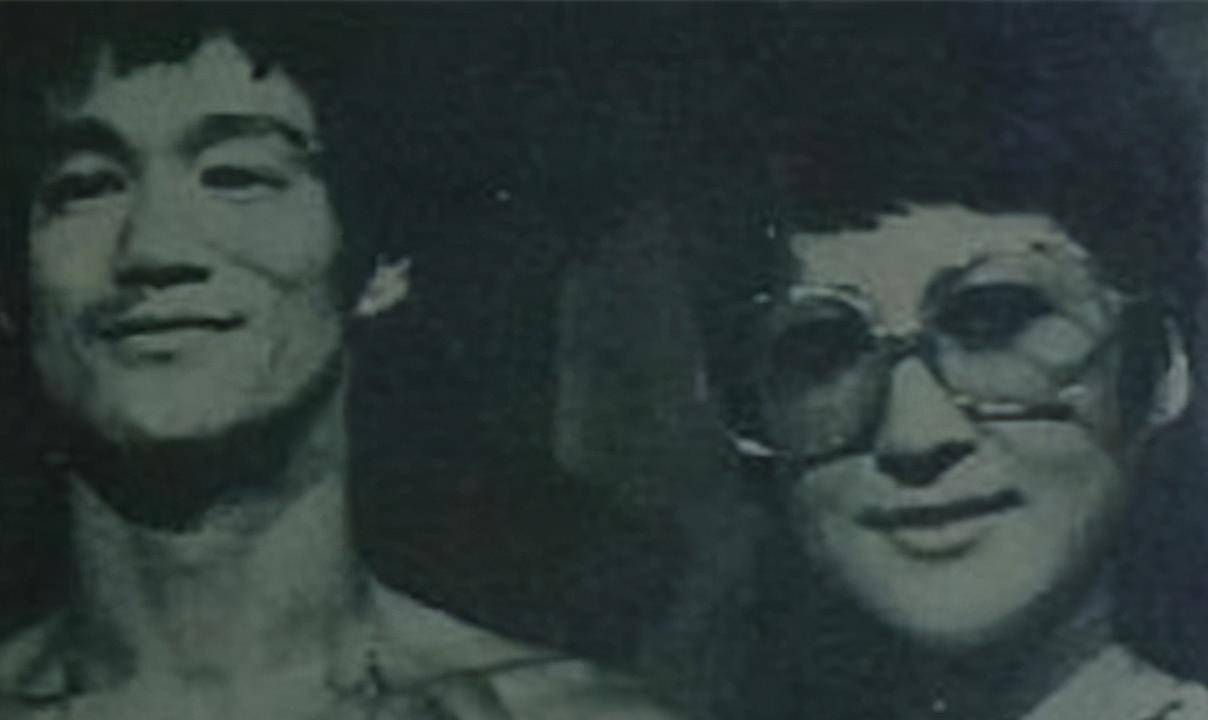 1973年李小龙去世当晚,记者潜入殡仪馆,发现他脸上有个泡