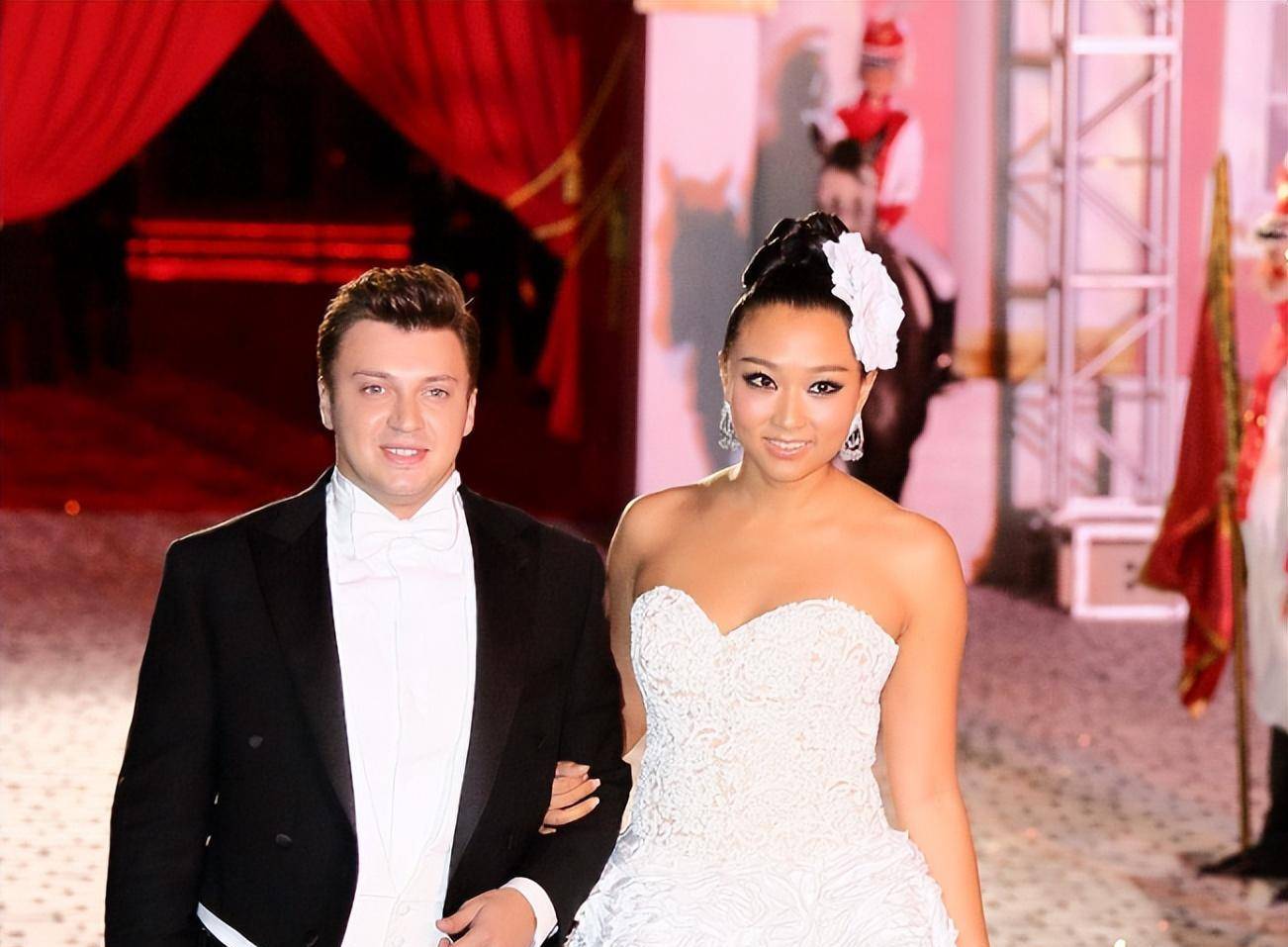 在较长时间的恋爱之后,俄罗斯小伙便向曹颖惠求了婚,而曹颖惠也欣然