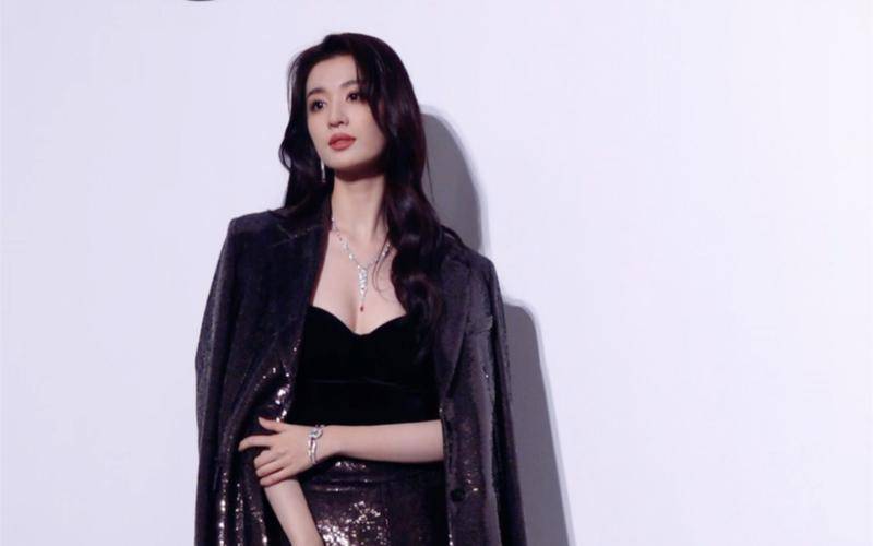 王楚然：娱乐圈新生代女王的绽放之路