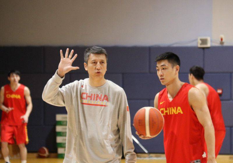 随着易建联,孙悦,郭艾伦与韩德君等老一代的核心主力淡出中国男篮的