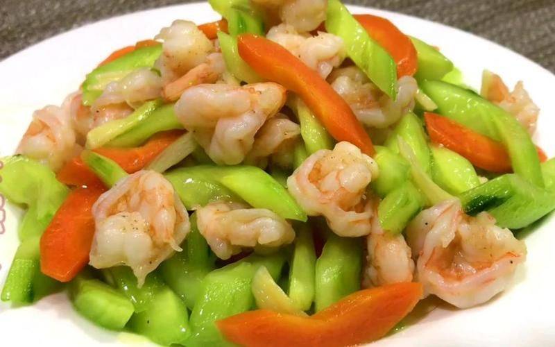 黄瓜炒虾仁:鲜嫩虾仁,清爽黄瓜,美味双重奏