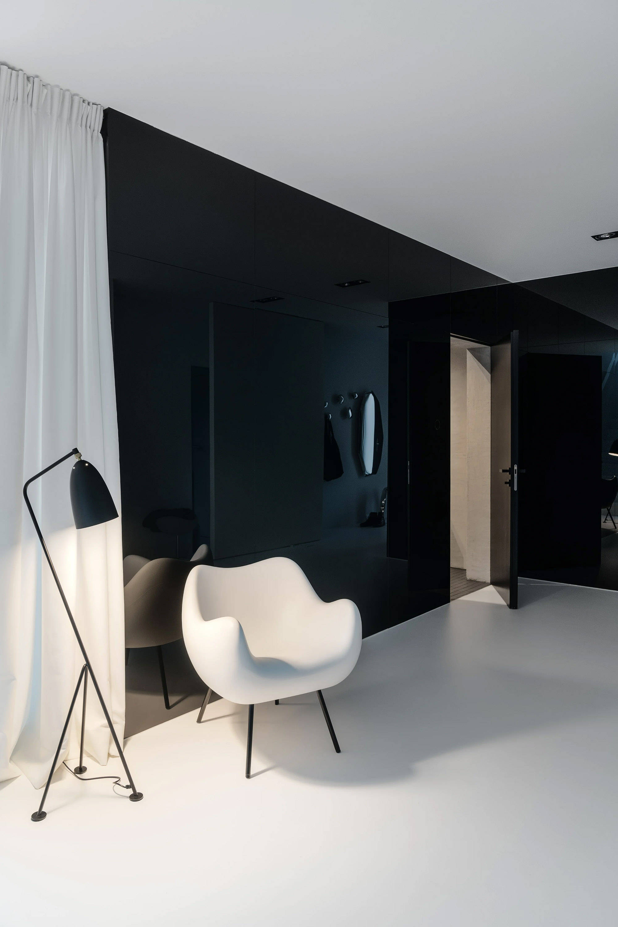 波兰黑白灰极简美学别墅