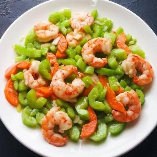黄瓜炒虾仁:鲜嫩虾仁,清爽黄瓜,美味双重奏