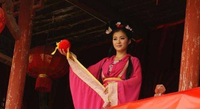 宰相之女出上联招亲:一杆银枪,能挡雄兵百万,乞丐巧妙对出下联