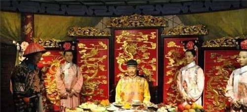 为什么皇上一说饿,御膳房就能端来热菜,提前做好不怕饭菜变味?