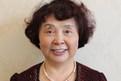 10年前,那个不顾劝阻,执意生下双胞胎女儿的60岁老太,现状如何_盛海琳