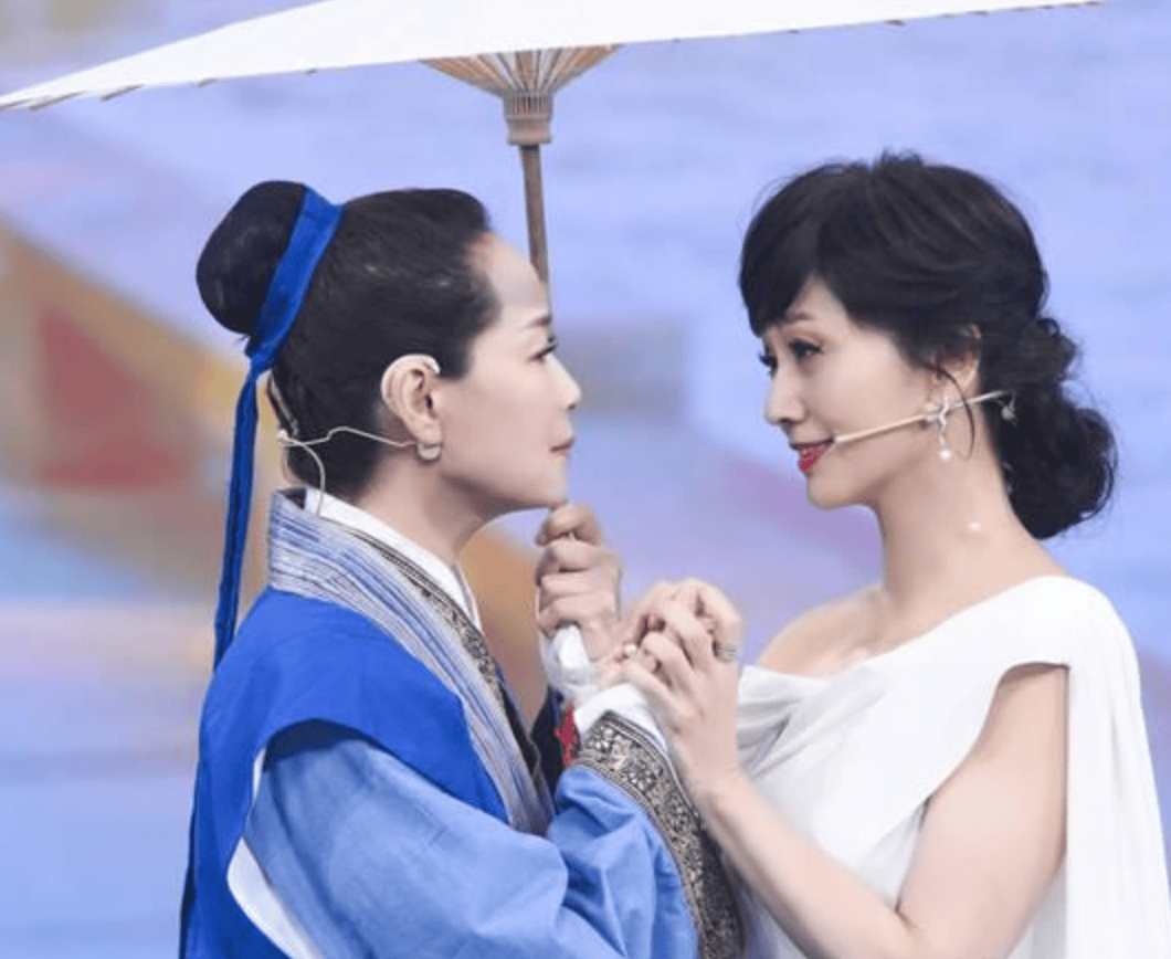 60岁叶童终究赢了赵雅芝,穿紧身衣毫无赘肉,腰臀比简直逆天!