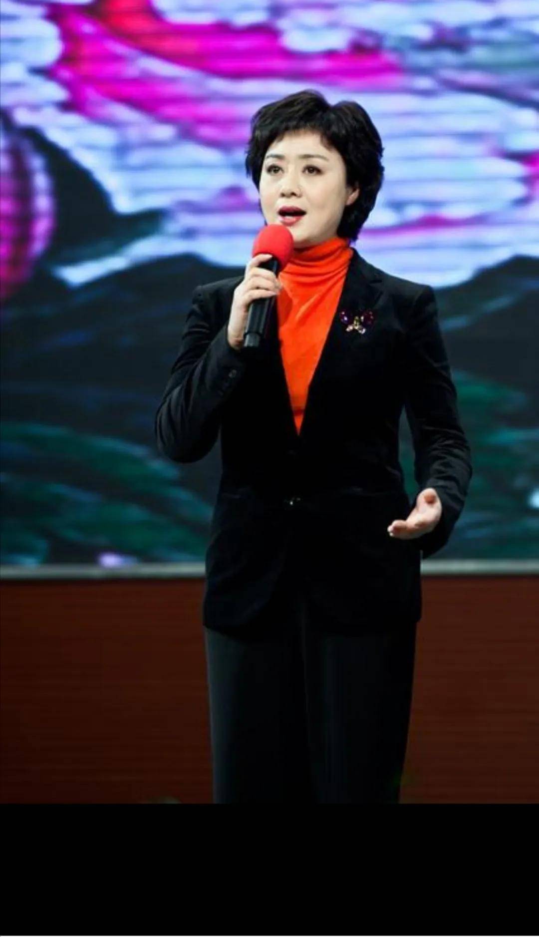 李胜素董圆圆婚姻都成谜,小2岁像阿姨但长了张国泰民安脸,董圆圆还