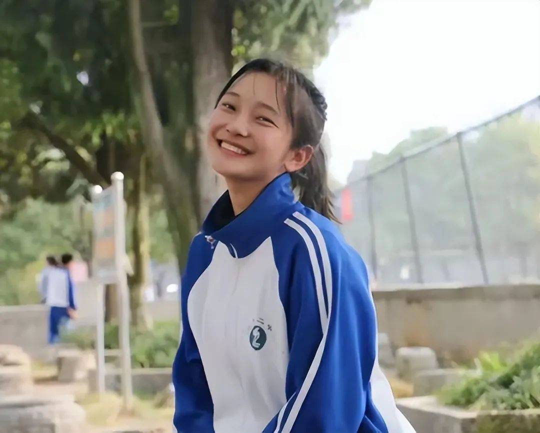 湖南高三学霸女孩,高考前确诊淋巴瘤晚期,临终的决定让人泪目