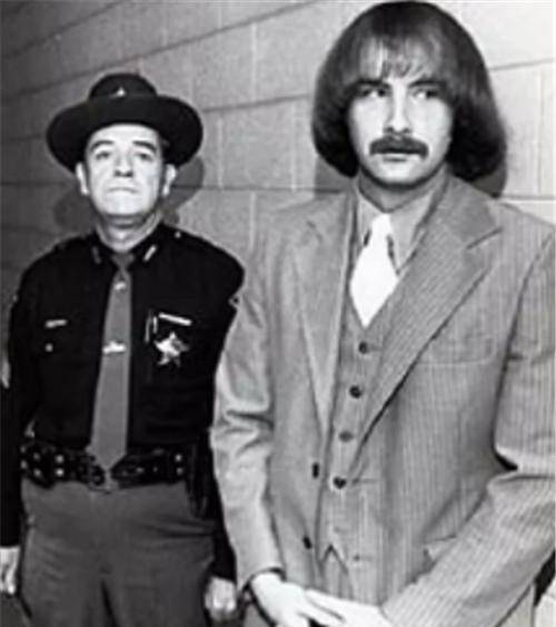 他杀害3个20岁女大学生,被无罪释放,法官:他身体有24个人咋判_比利