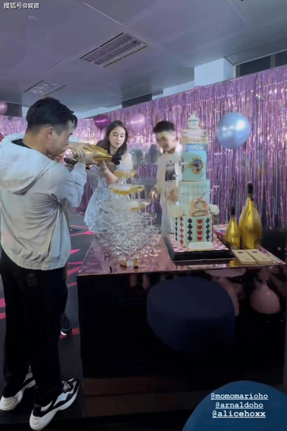何超欣25岁生日四房4子女罕见合体,何超盈巨型戒惊喜现身