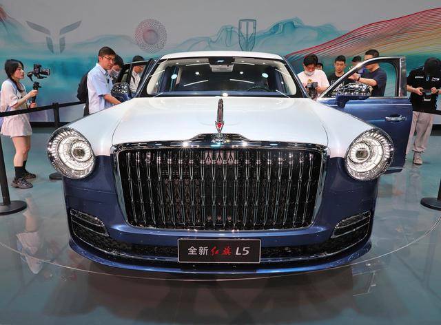 红旗国礼上市,搭4.0t v8动力,售价718万元,竞争劳斯莱斯幻影