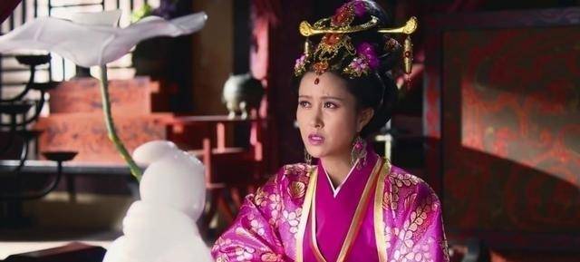 楚王是一个好色的人,他曾经让张仪为他去寻找全天下的美女,所以他的衷