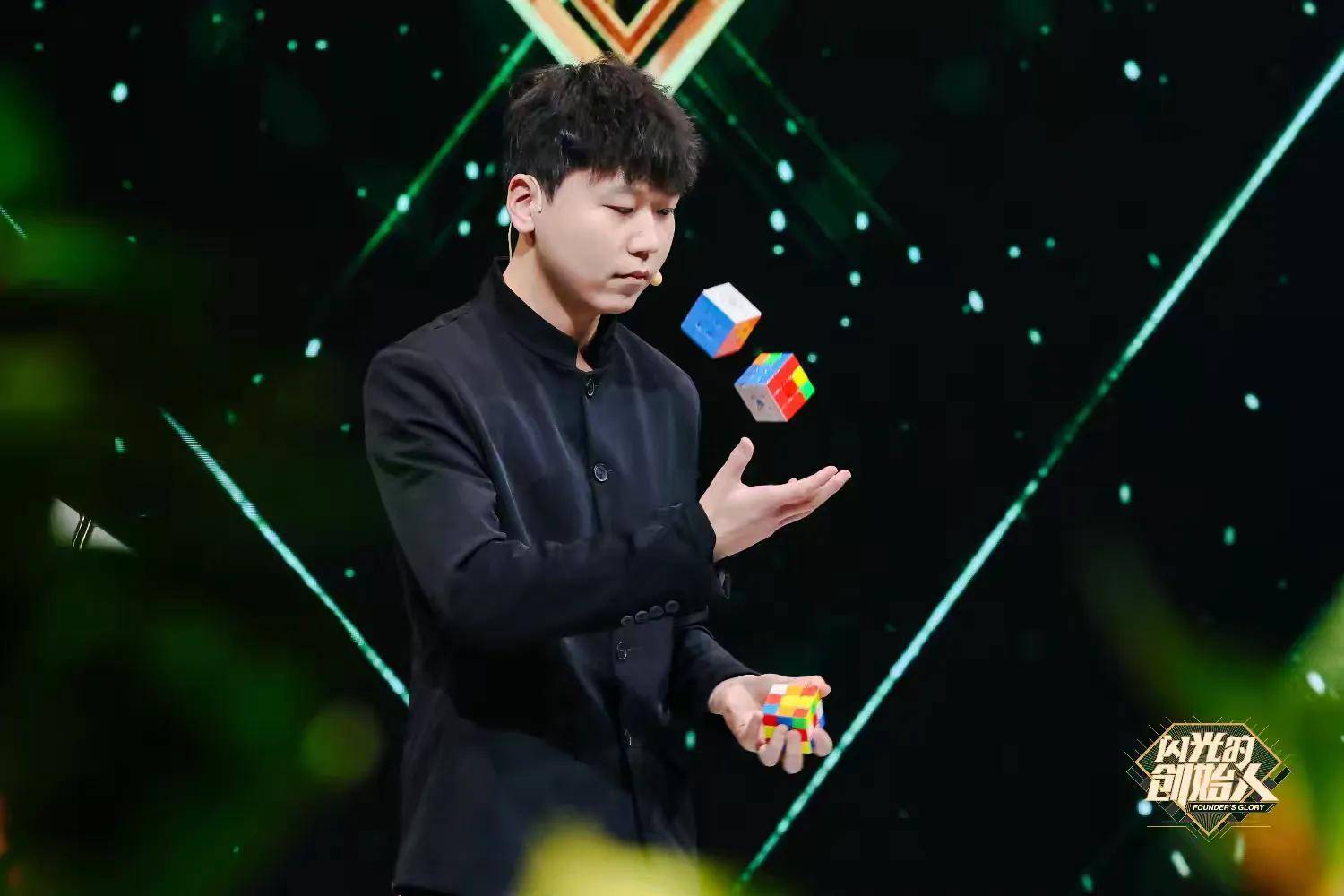 以魔会友 传奇再现 —— 八项吉尼斯世界纪录获得者李志淏现身郑东