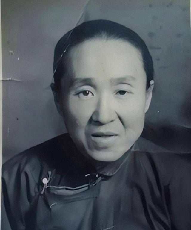 男孩十岁,女孩七岁,相识十年,结为伉俪,夫妻间以尊重换真心