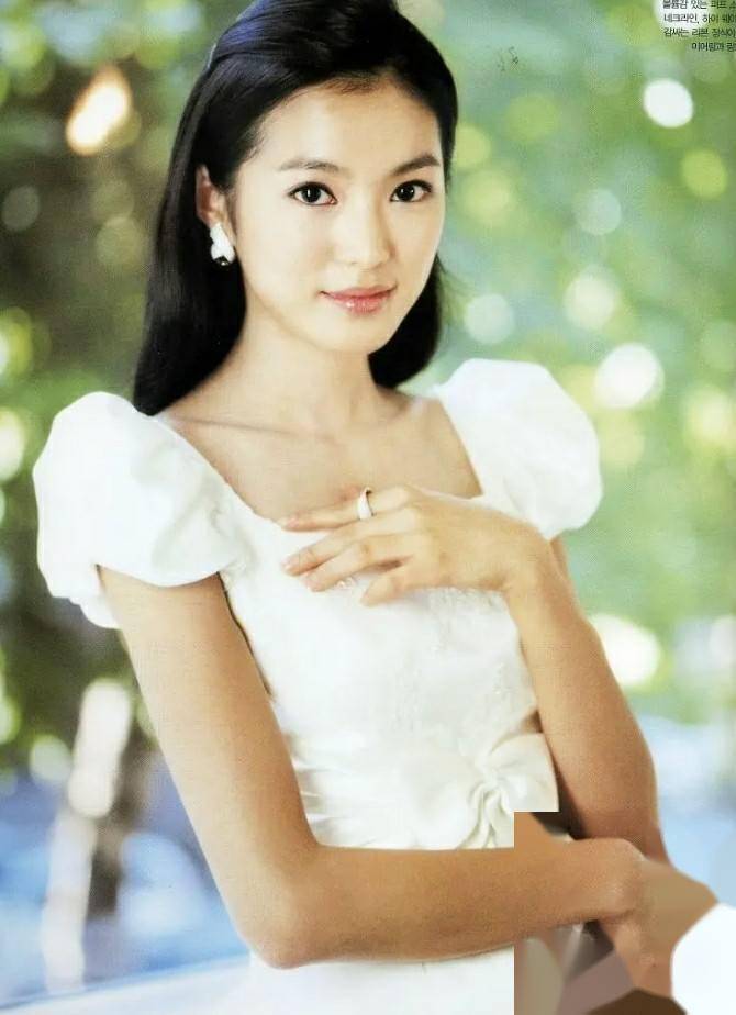 40岁申珉熙清新写真,美得惊艳,女神魅力四射!