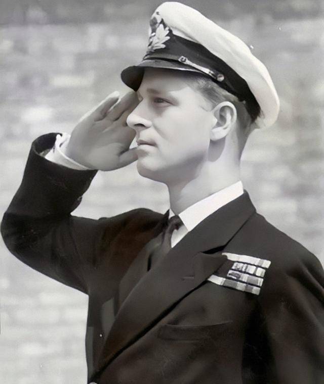 女王抹泪,送走丈夫最后一程,葬礼遵循菲利普亲王生前遗愿