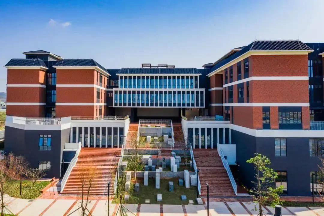 医疗配套:珠海市人民医院横琴分院,广州医科大学附属第一医院横琴医院