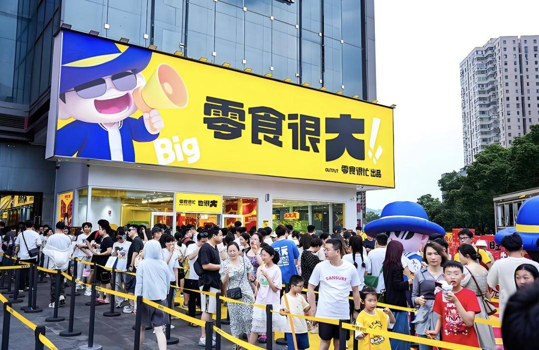 6月12日,赵一鸣零食,零食很忙全国门店总数突破10000家,成为中国零食
