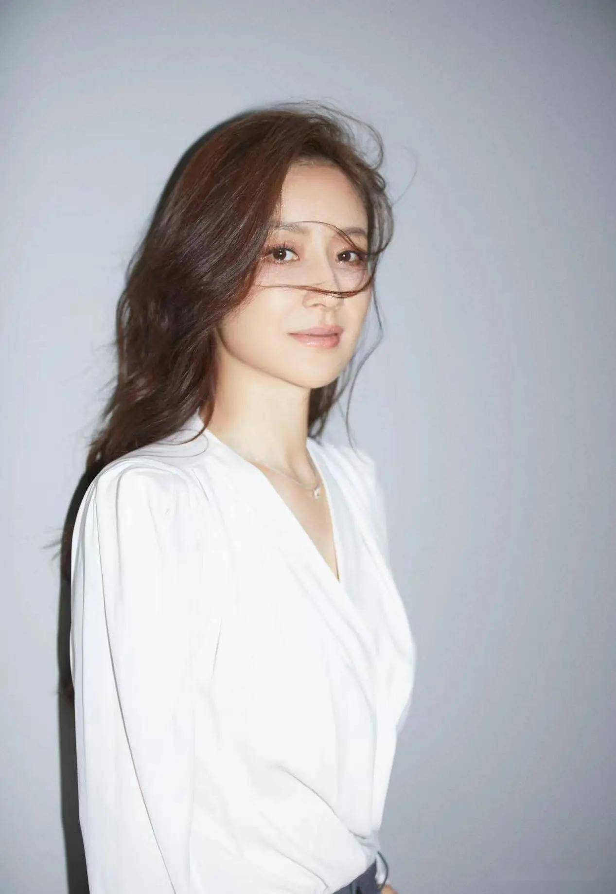 孙宁写真赏:孙宁的美貌,才华和魅力,构成了一位真正的人间极品女神!