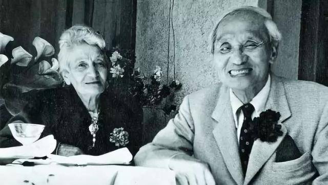 他一生倒卖国家文物,迎娶15岁妻子,只为偷情于岳母,晚年凄惨