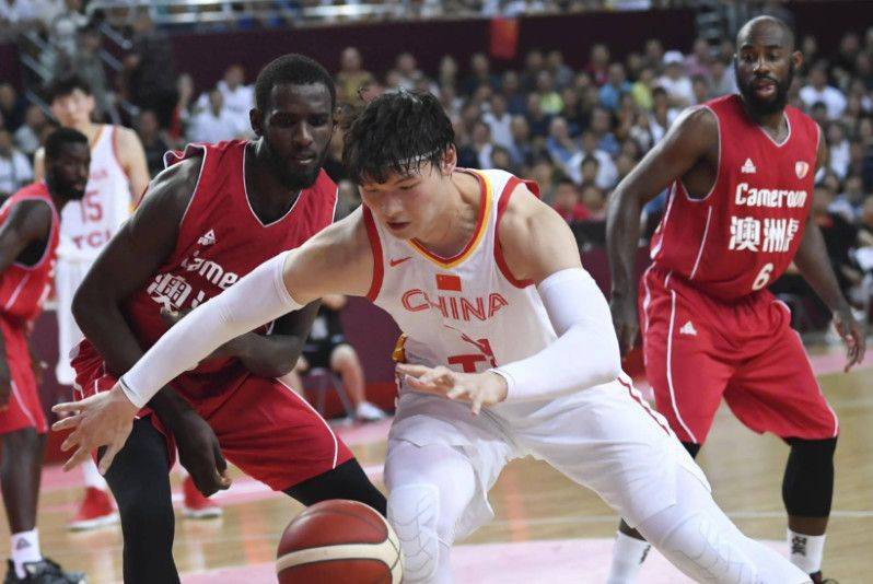 在篮球弟看来,他不是别人,正是上海队的主力中锋王哲林!