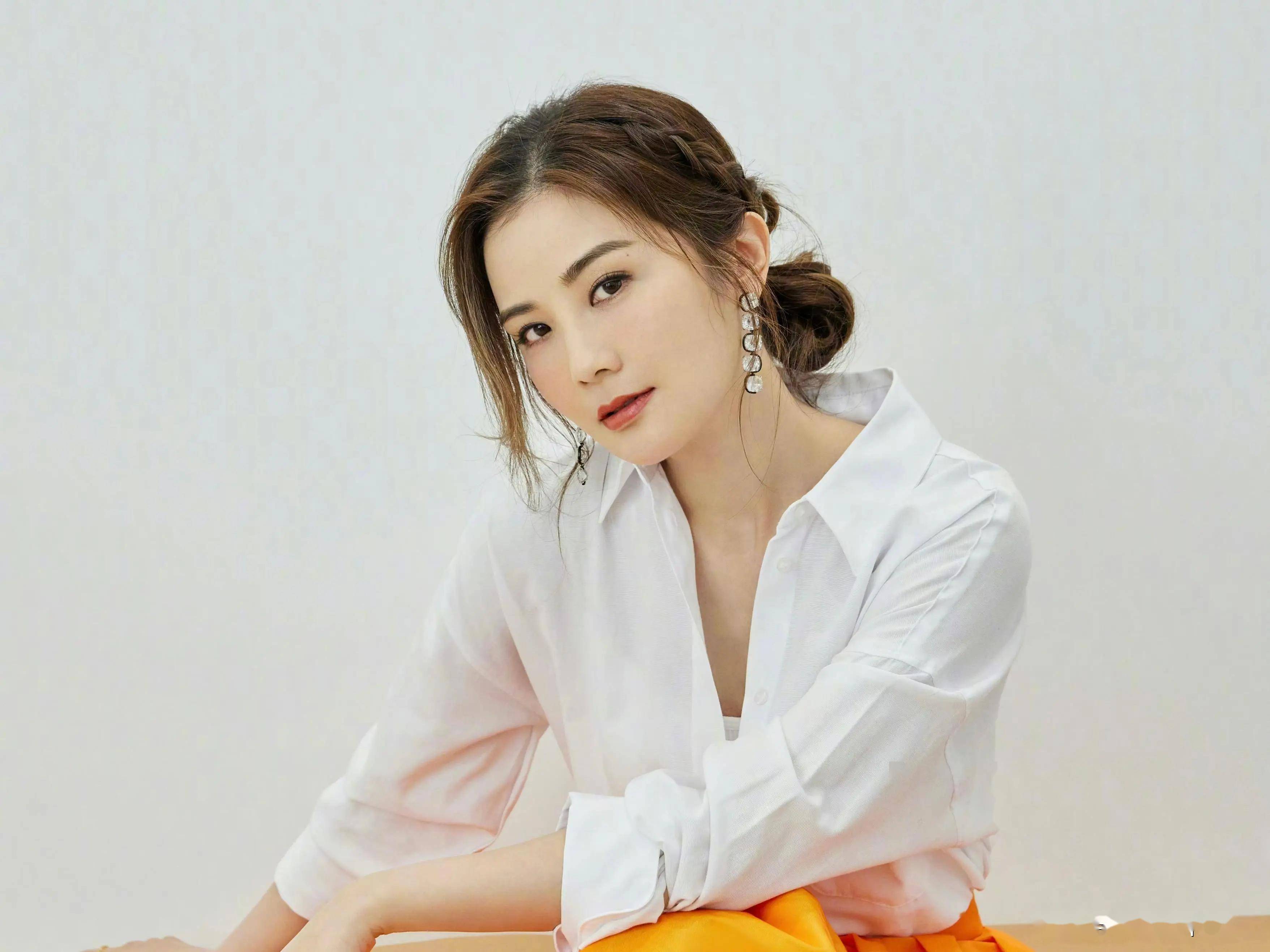 郑爽清纯写真曝光,美貌与才华双重碾压!