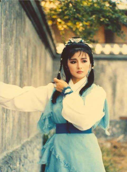 在这个故事里,阿青的原型既不是越国人师父也不是白猿,但是剑术都是