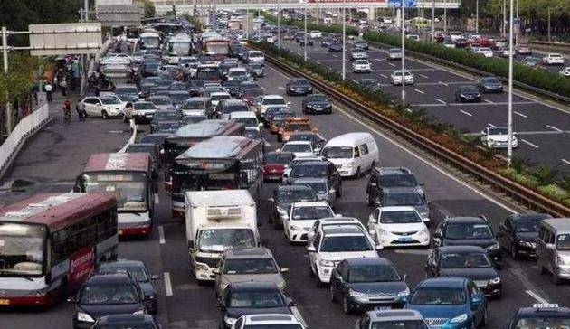 中国史上令人印象深刻的一次堵车:整整12天,排成135公里巨龙