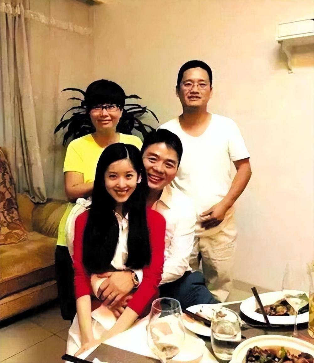 刘强东仅比丈母娘小5岁!看到丈母娘颜值,叫妈真的合适吗?