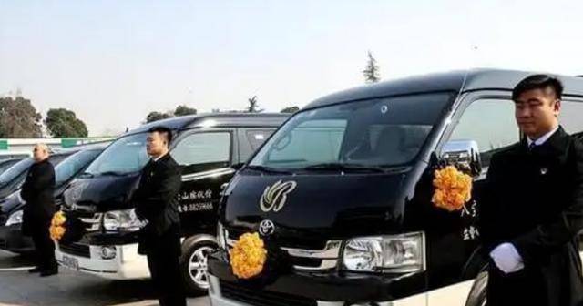 郑州灵车司机:看到人从不主动问好,被亲友拉黑,开车忌讳刹车