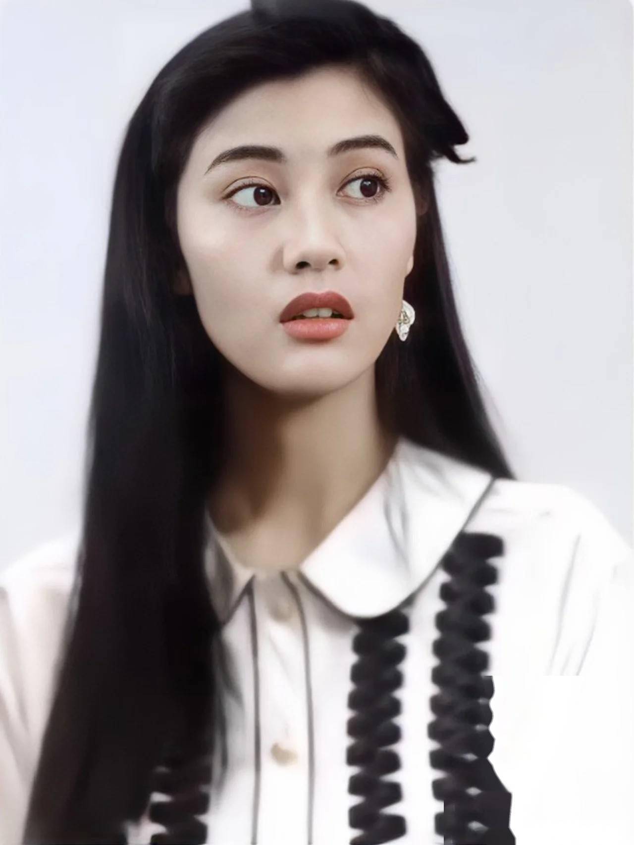 香港实力影后李嘉欣45岁丰满写真大公开,这谁顶得住她的美貌与魅力!