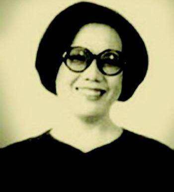 女作家再婚并不幸福,丈夫在她怀孕时爱上漂亮女演员,她毅然离开