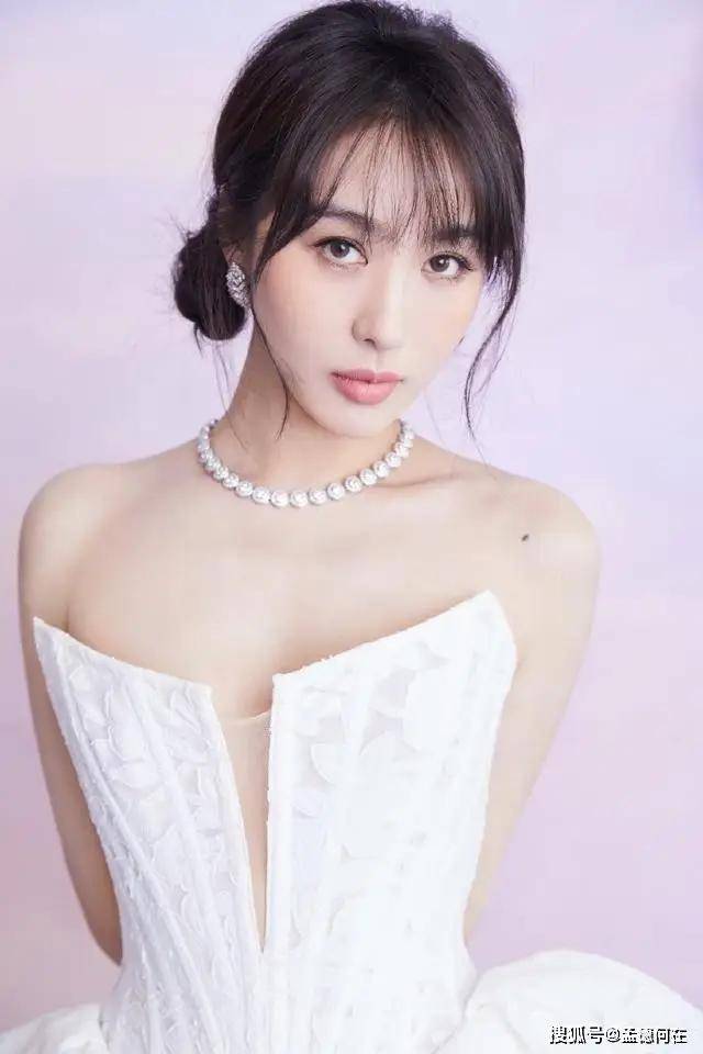 李菲儿这组写真曝光,再次证明她不愧是晓明哥前女友,美貌与才华兼具!