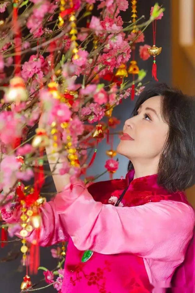 这谁顶得住!58岁刘嘉玲惊艳写真曝光!