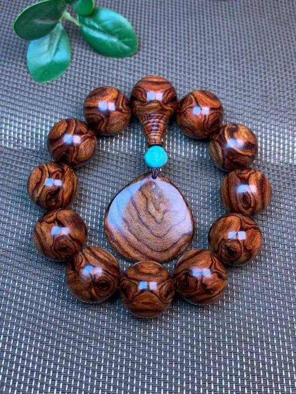 喧嚣都市寻一份静谧舒适,只需拥有一串海南黄花梨手串