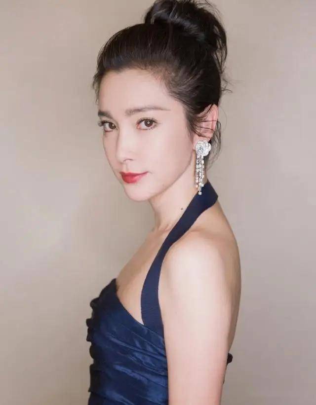 51岁的李冰冰依然保持完美状态,这写真太迷人了,谁能顶得住?