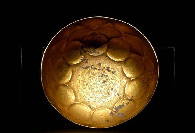 何家村出土一对"双胞胎"金碗,采用失传绝技制成,专家无比惊叹_文物