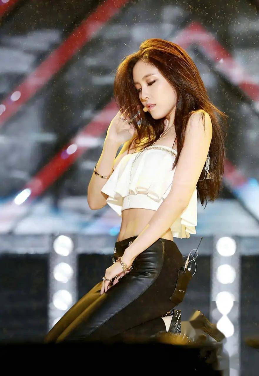 朴孝敏的写真曝光,这身材谁能顶得住呢?女神范儿十足!