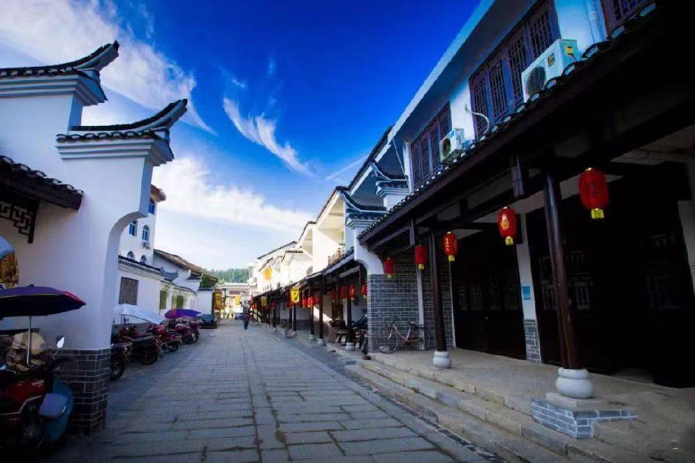 在前一篇文章中,我对官渡古镇几个著名的景观景点进行了介绍,这里对