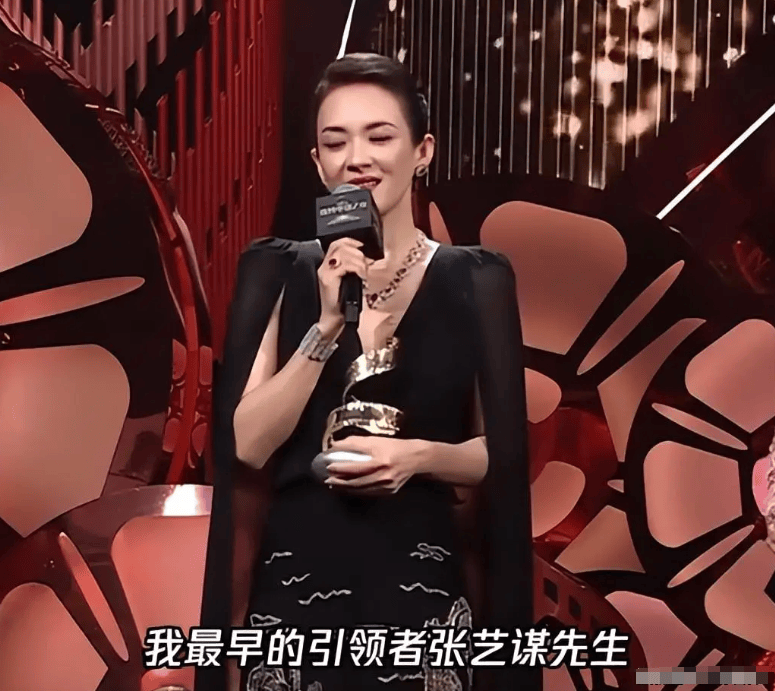 《一代宗师》中,章子怡饰演的宫二,更是让她的演技达到了一个新的高度