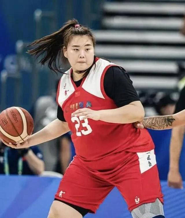 中国女版奥尼尔,刘禹彤决定前往美国特训,展望未来!_篮球_卓越_未来的