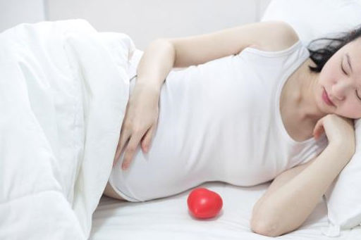 怀孕期间一直左侧睡？其实这样睡还是可以的，可以试试！_宝贝_时间_影响
