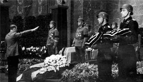 曼弗雷德回答道:他不知道.