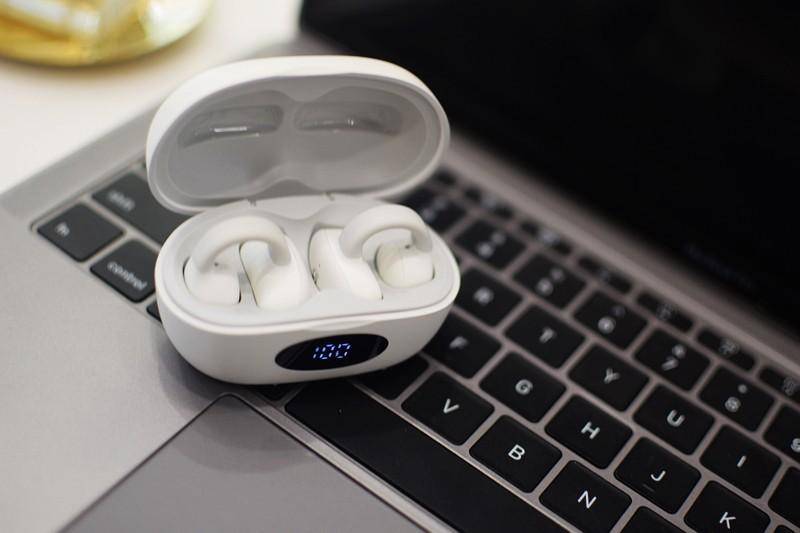 金耳朵认证的五星音质，双飞燕百耳颂蓝牙耳机B5 感受音质巅峰