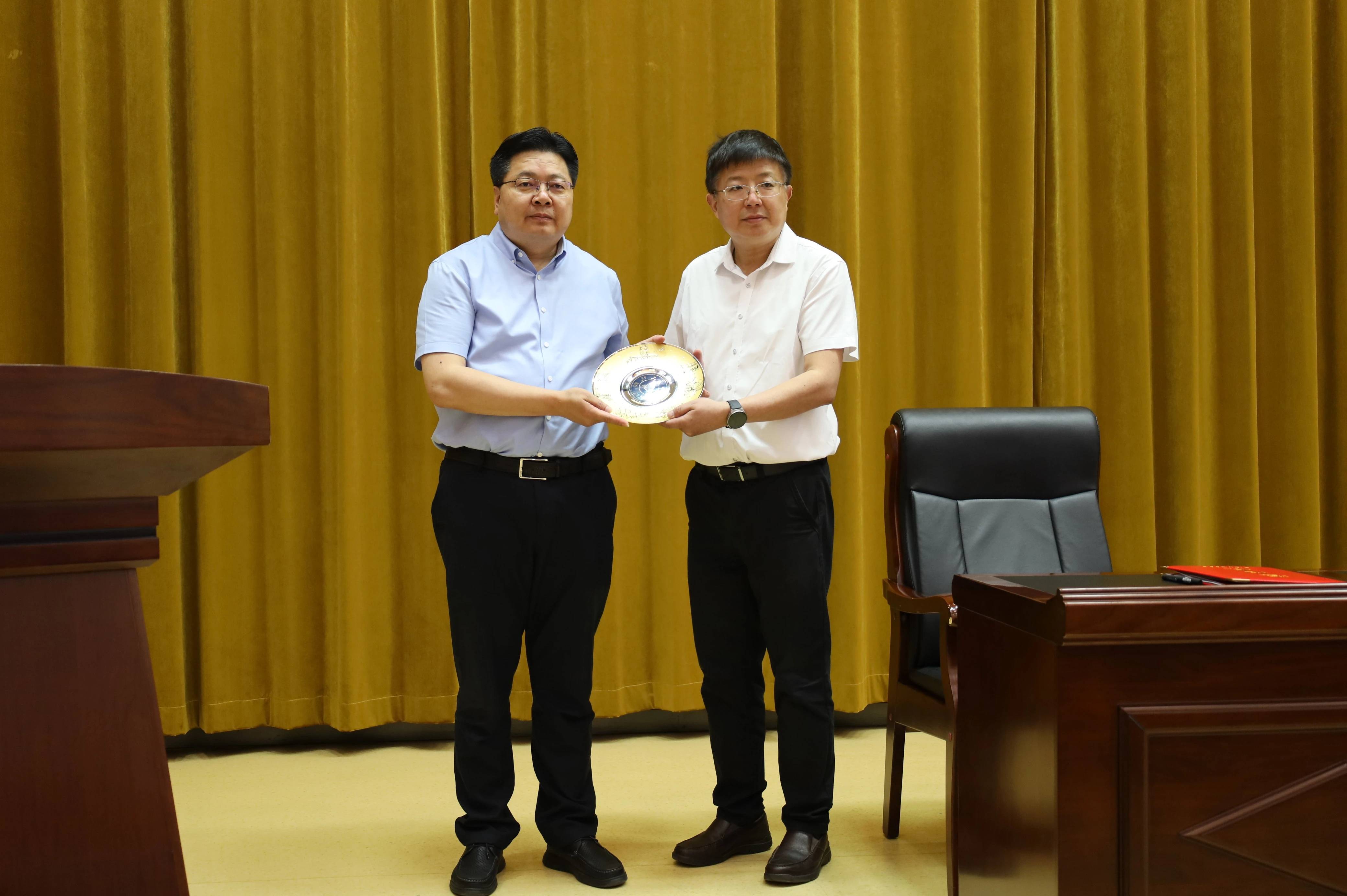 浙江大学继续教育学院与陕西马栏干部学院签署战略合作协议