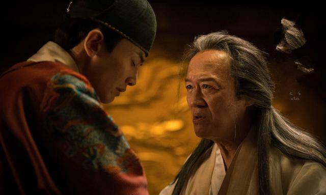 臭名昭著的魏忠贤就在这一时期,朱由校是个木匠皇帝,不但喜欢木匠