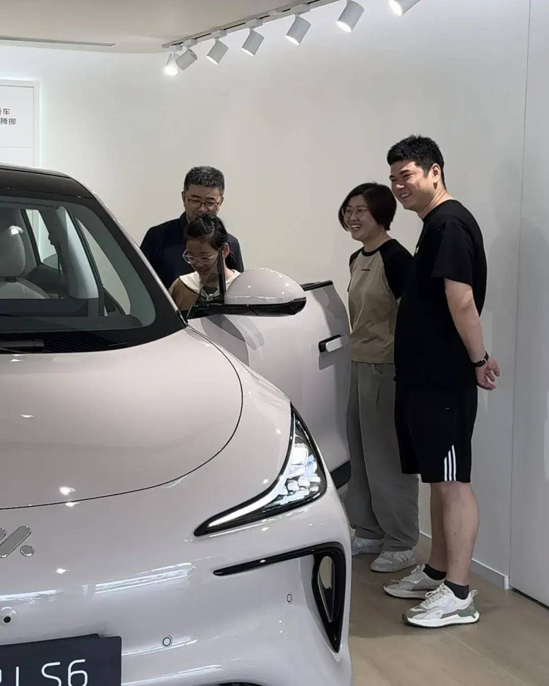 交付忙,试乘试驾更忙,智己在此时迎来"神秘销售"